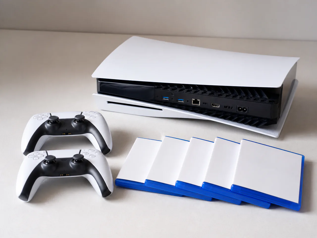 PlayStation 5 with 2 Controllers, image 2 sur 5